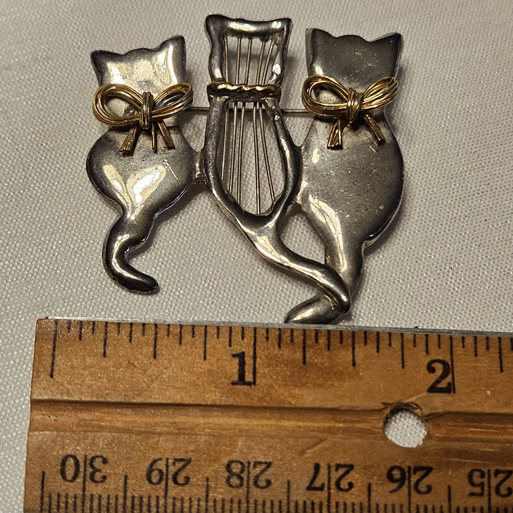 Vintage Silver-Toned Cat Brooch: Three Sitting Cats with Gold-Tone Ribbons